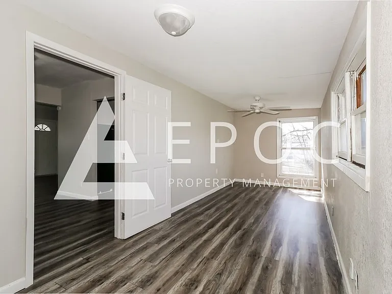 1702 S 9th St — Photo 11