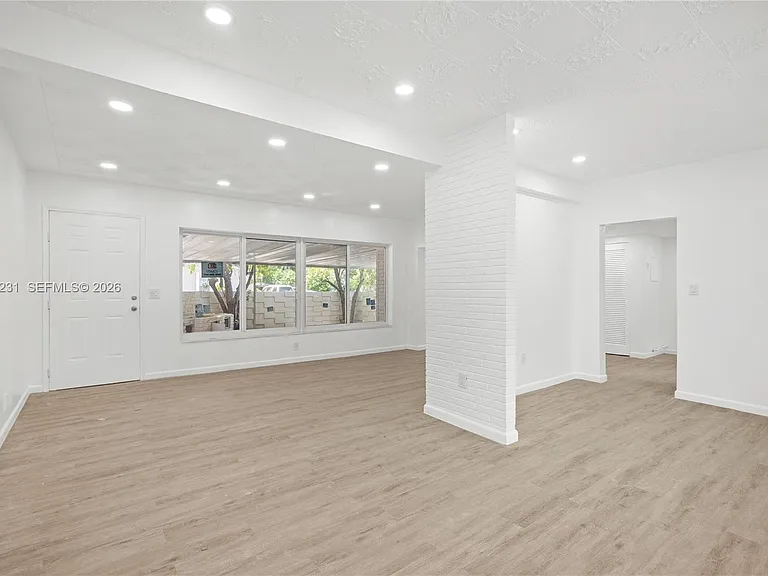 1701 NW 19th Ave — Photo 25