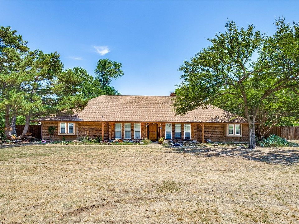 1st image of 835 Cross Timbers Dr