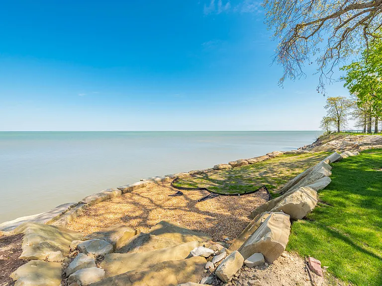 3844 Edgewater Blvd — Photo 43