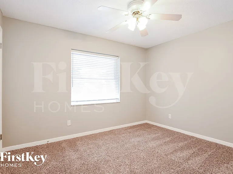 504 Saint Dunstan Way — Photo 15