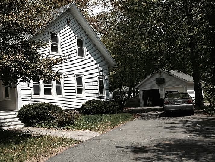 2nd image of 104 Woodland Rd