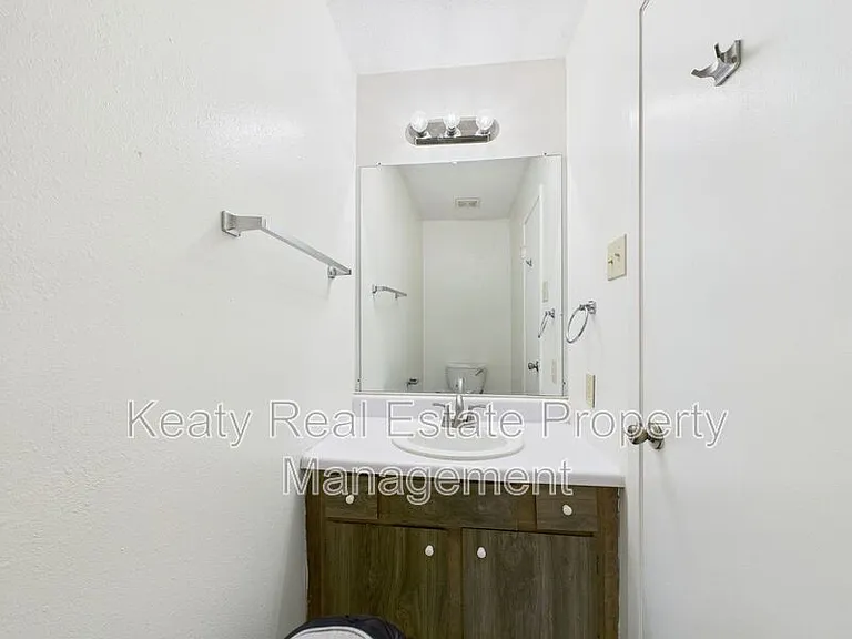 407 Fox Run Ave #2 — Photo 16