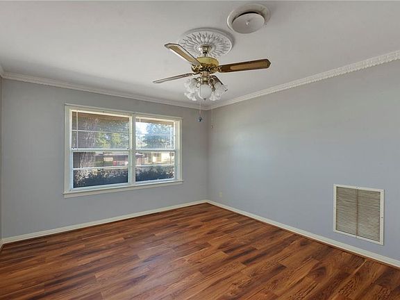 4th image of 2002 Murray Ave