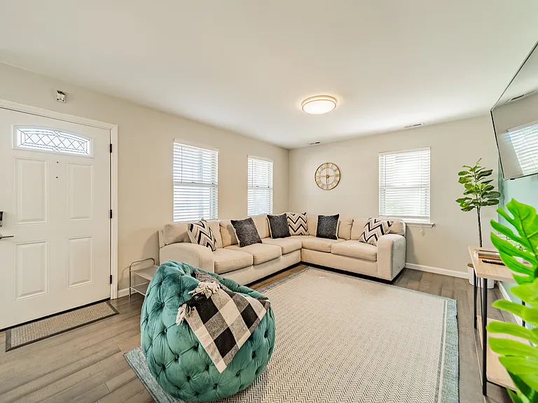 518 Parkwood Ave — Photo 10