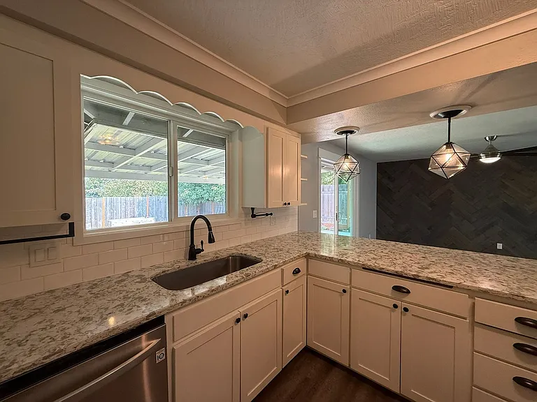 640 Lincoln Ave — Photo 13