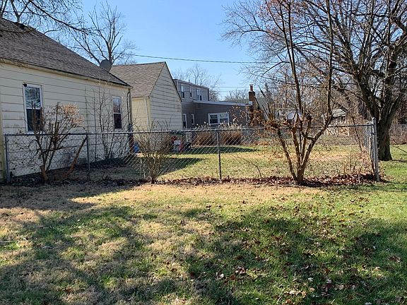 4th image of 1560 Woodview Ln