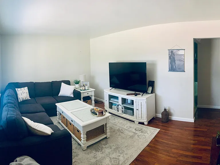 421 Lee Dr — Photo 2