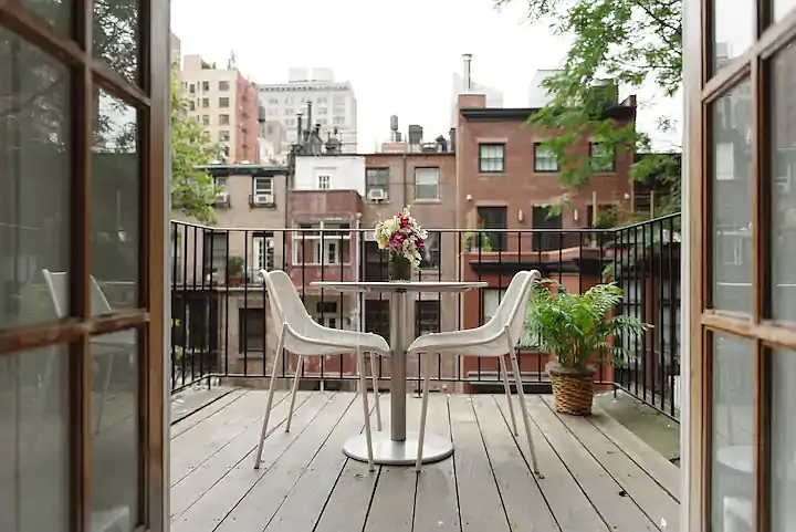 13 E 9th St #4R — Photo 3