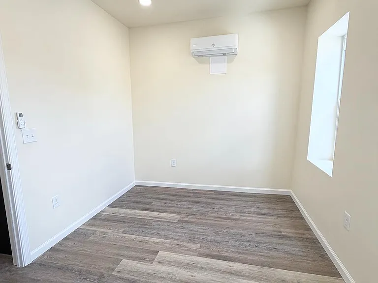 240 W Ontario St #2 — Photo 9