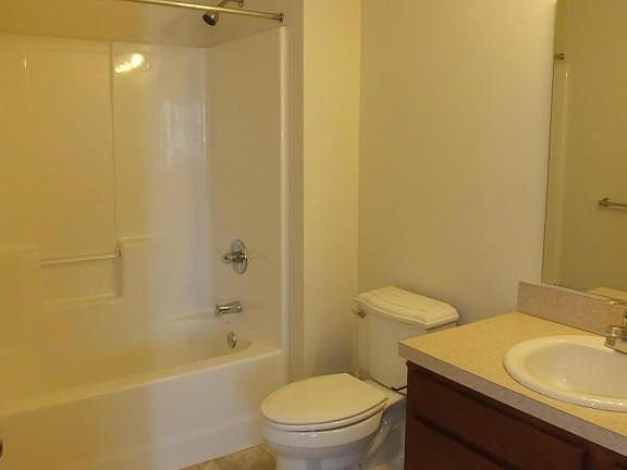5th image of 768 Silvershores Dr SE