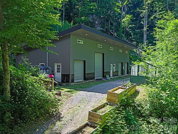 5th image of 311 Old Sawmill Rd