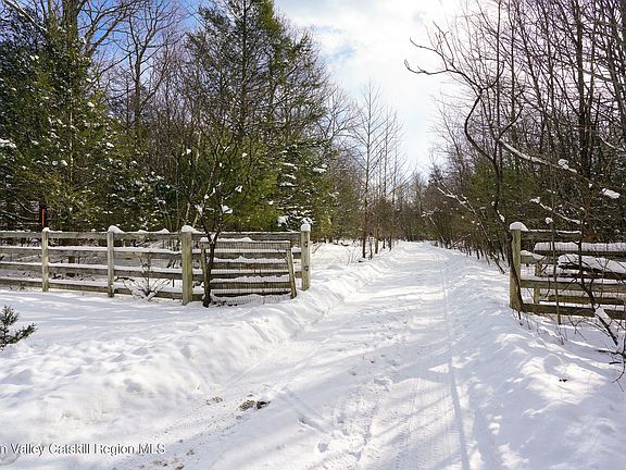 3rd image of 65 Cobble Creek Road