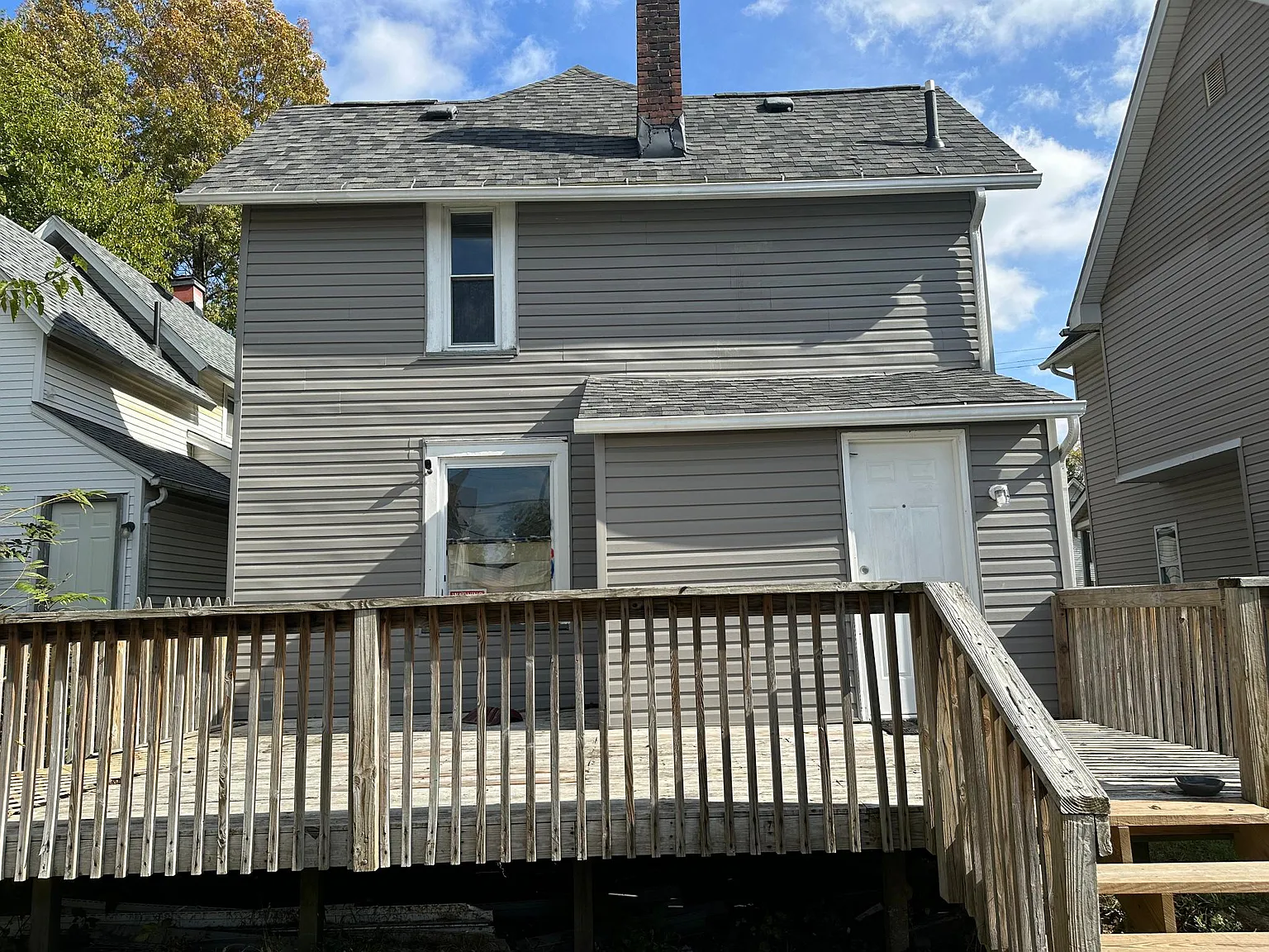 1351 Logan Ave NW — Photo 2