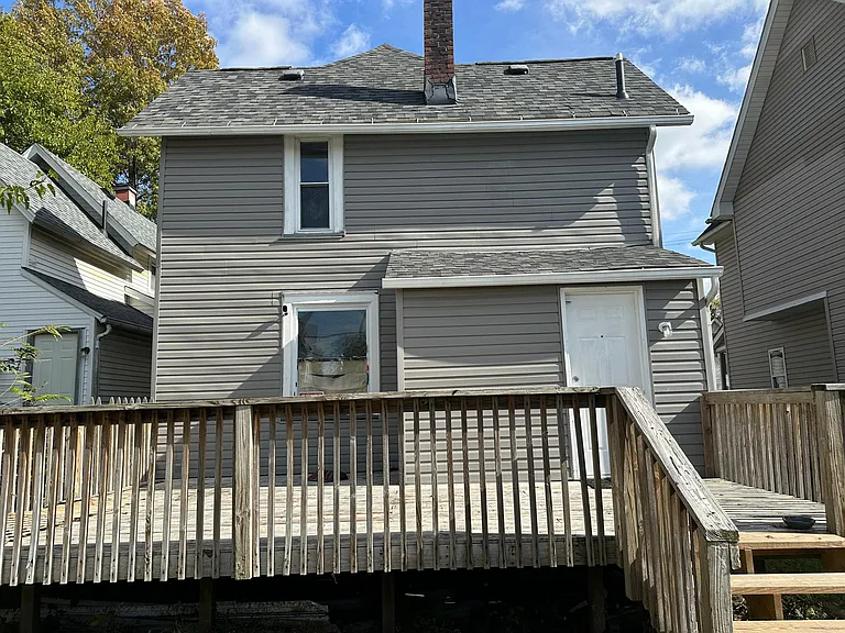 1351 Logan Ave NW — Photo 2