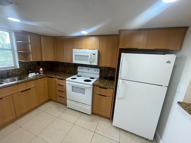 120 NW 87th Ave #F2 — Photo 9