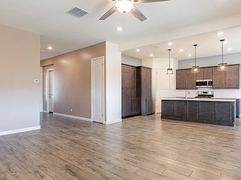 2811 W Pollack St — Photo 8