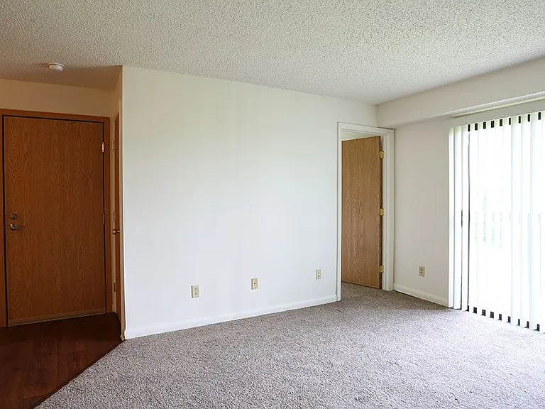 SYCAMORE CREEK APARTMENTS — Photo 9