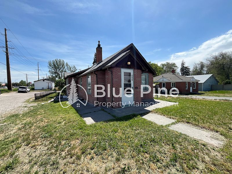 1st image of 498 E 17th St