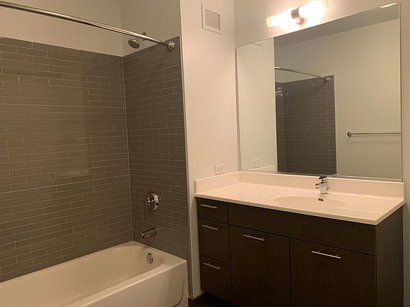 2nd image of 612 N Wells St #2807