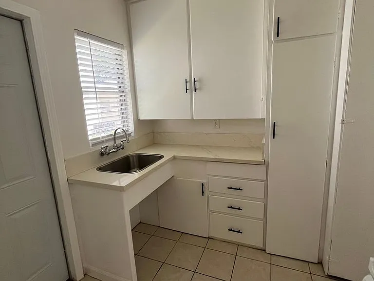 305 E Colorado Blvd — Photo 3