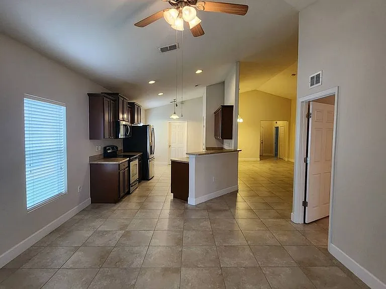 5352 Talbot Blvd — Photo 14