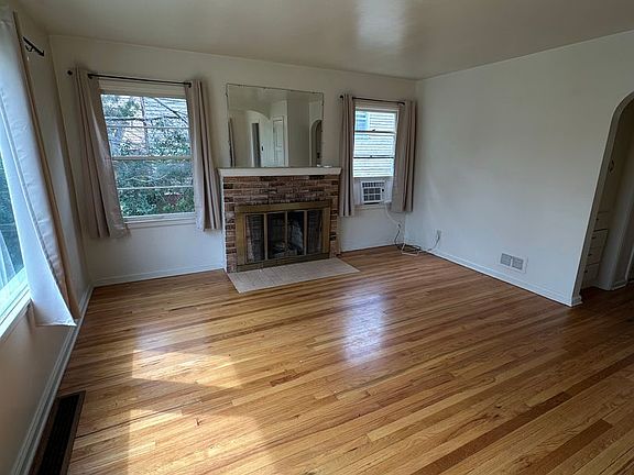 3rd image of 1920 E 22nd St #A