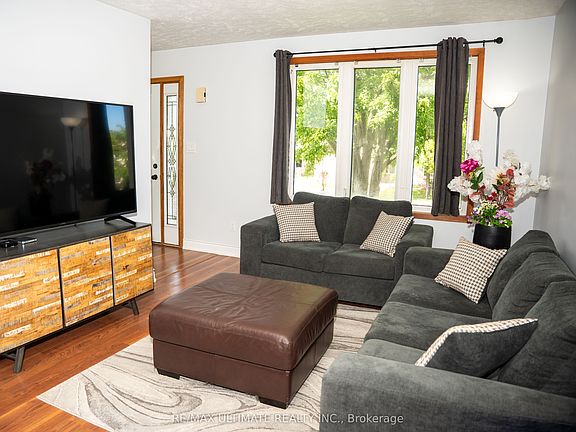 2nd image of 1139 15th St E #B