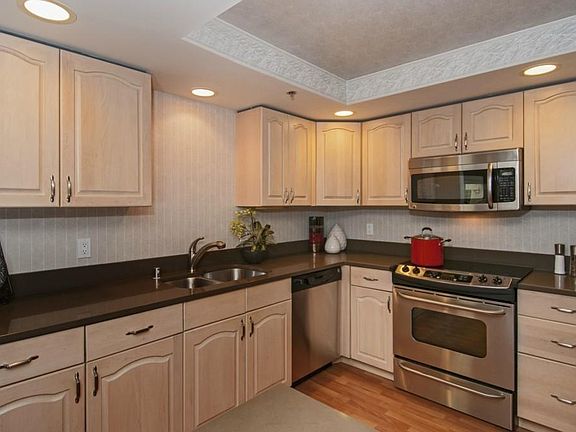 5th image of 11011 NE 12th St Unit 302