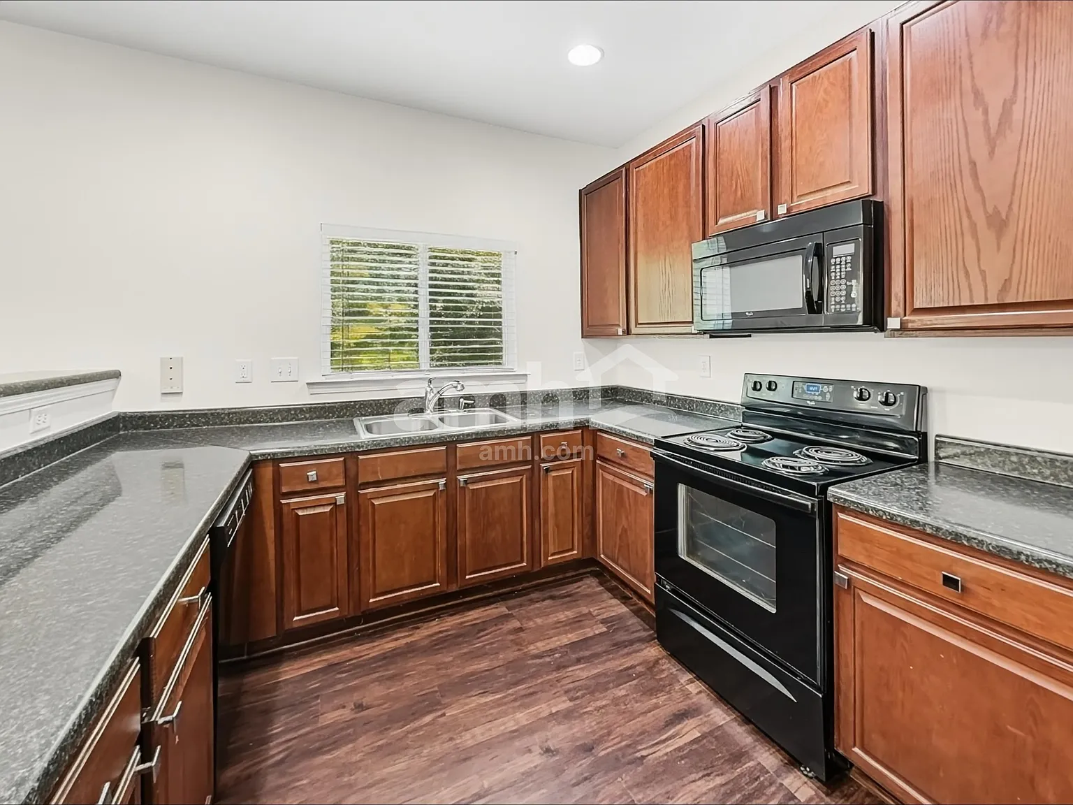 4 bed, 2.5 bath, 2292 sqft, $2,235 — Photo 3