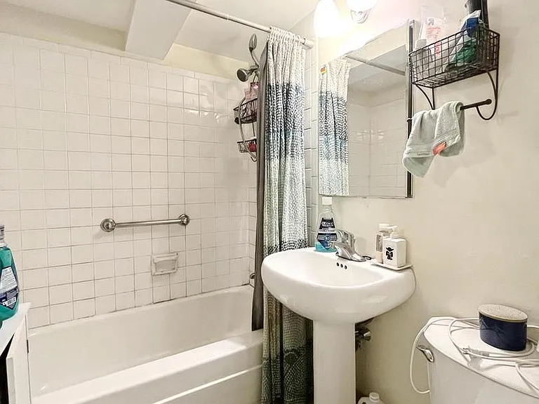 1124 Rodman St #3 — Photo 11