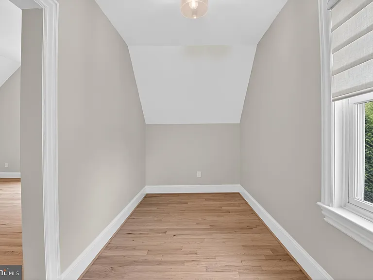 5718 Huntington Pkwy — Photo 53