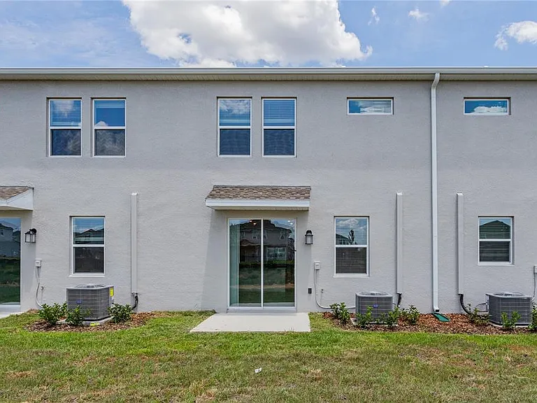 3227 Laurent Loop — Photo 18