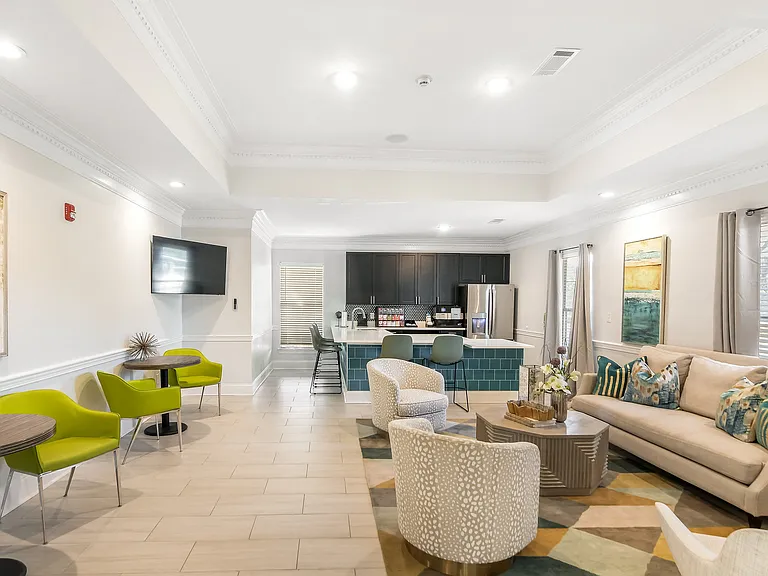 Avalon Apartment Homes — Photo 32