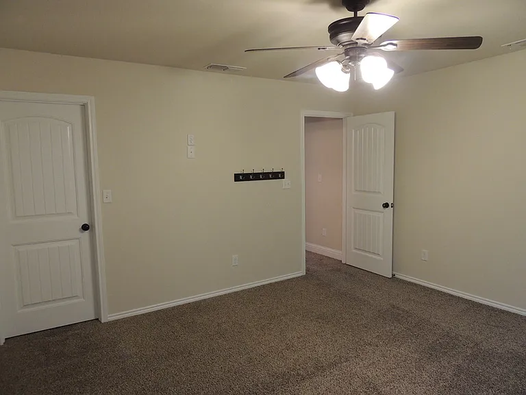 5706 Champions Dr — Photo 13