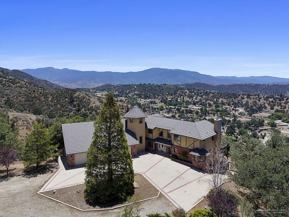 1st image of 24050 Jacaranda Dr