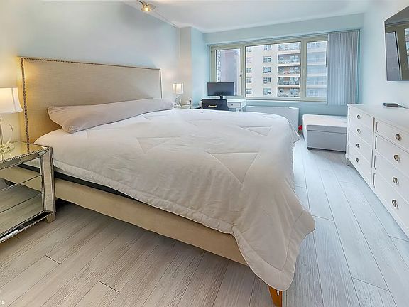 5th image of 303 E 57th St APT 11C