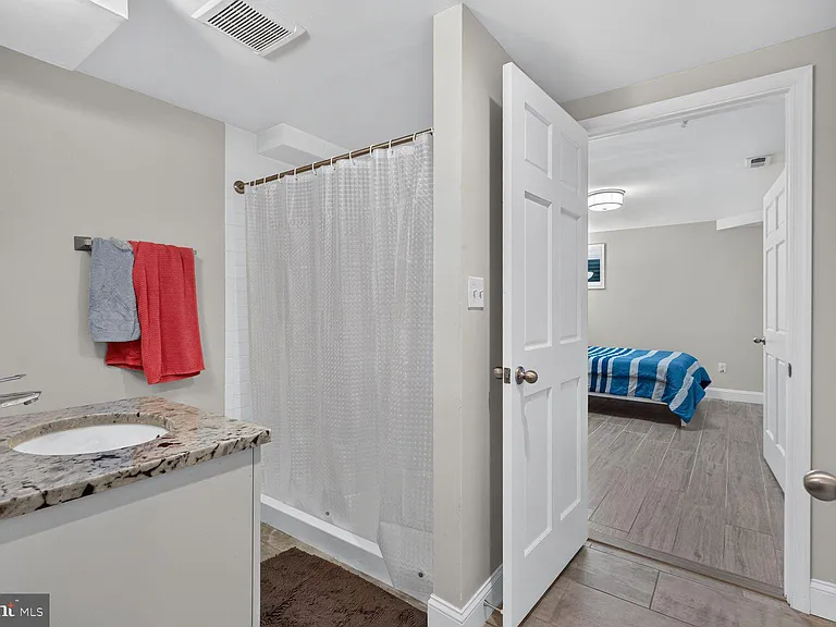 6720 Newbold Dr — Photo 23