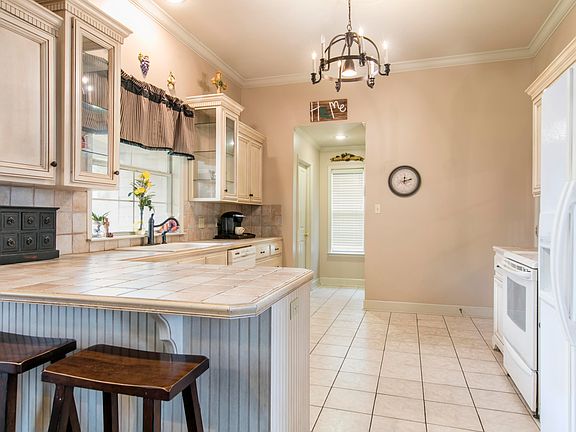 3rd image of 226 Cricklade Ct