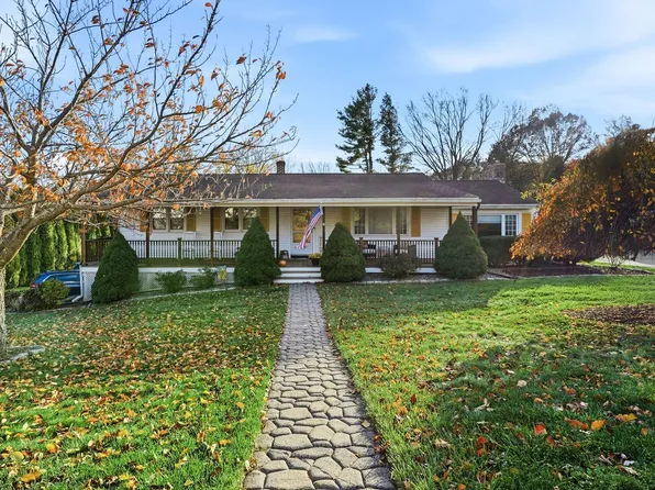 68 Apple Tree Lane, Wallingford, CT 06492