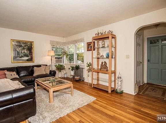 4th image of 169 N Park Dr