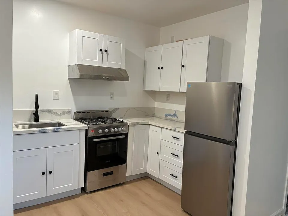 586 Del Mar Ave #B