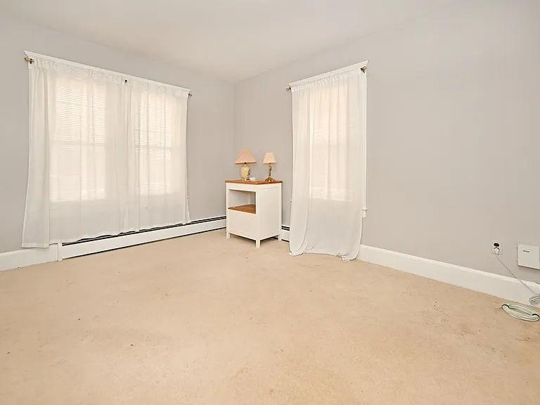 264 Morse Ave — Photo 6