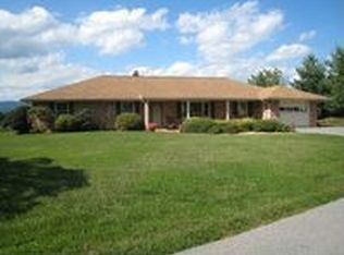 8170 Hunters Trl, Roanoke, VA