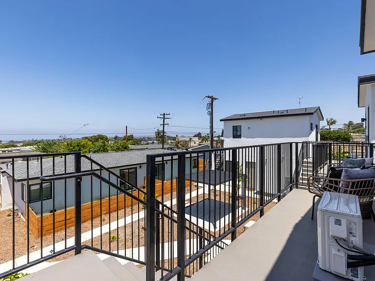 1613 Burton St — Photo 13