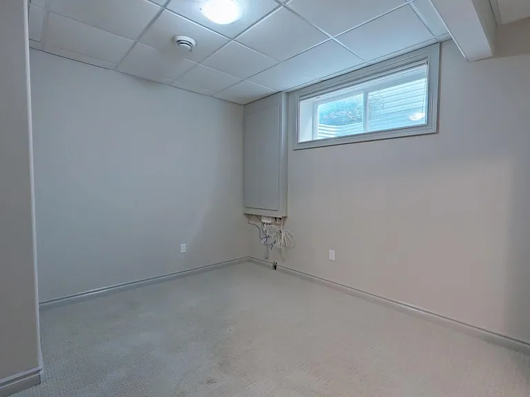 6162 Maynard Cres NW — Photo 20
