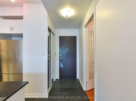 28 William Carson Cres