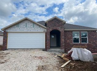 902 W Nursery, Rogers, AR 72756