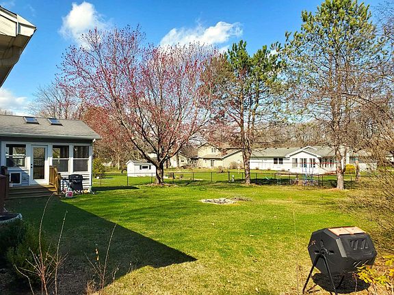 5th image of 2754 Jacquelyn Dr