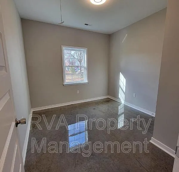 1270 W Moore St — Photo 7